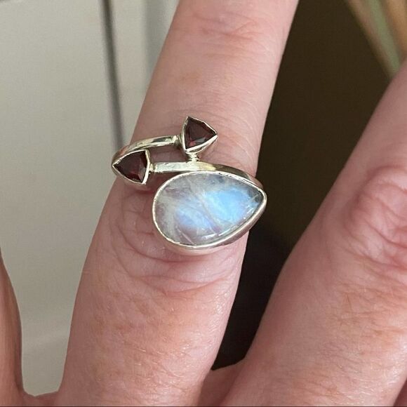 Rainbow Moonstone And Garnet Solid Sterling Silver Ring Size 6 - Picture 12 of 12